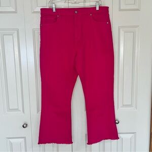 LOFT The Kick Crop
Jeans Womens 32/14
Pink Raw Hem Stretch
High Rise Casual